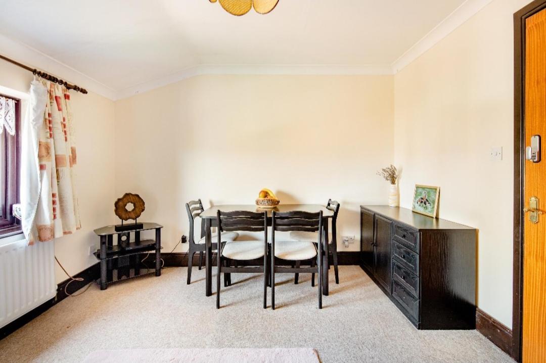 לונדון Spacious Room 2 Mins From Station מראה חיצוני תמונה