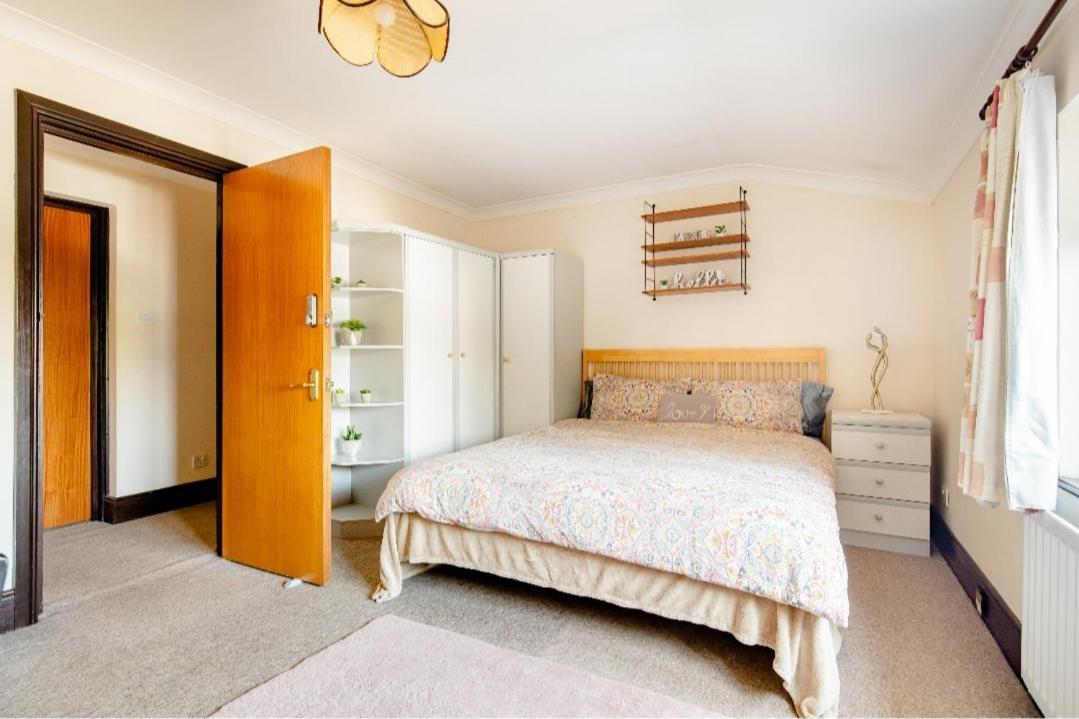 לונדון Spacious Room 2 Mins From Station מראה חיצוני תמונה